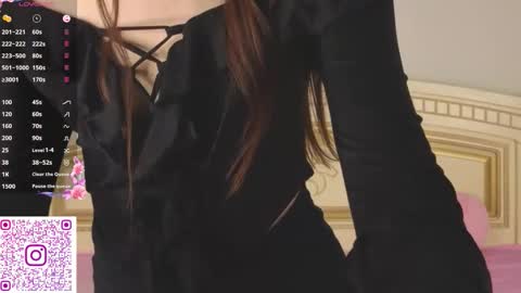 Snapshot of softiedream chatting on 25, 10, 2025 Elly online show from 25, 10, 2025