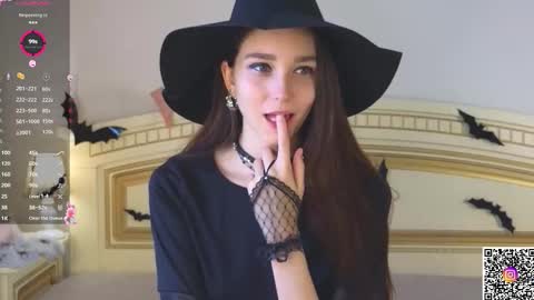 Snapshot of softiedream chatting on 30, 10, 2025 Elly online show from 30, 10, 2025