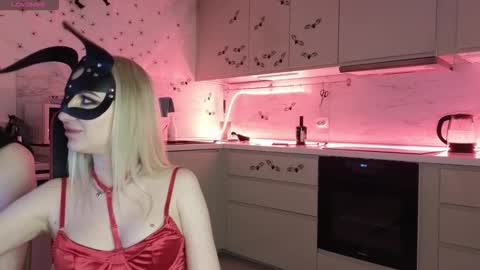 Snapshot of sofyandmike chatting on 3, 11, 2025 SOFYandMIKE online show from 3, 11, 2025