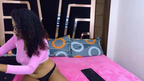 Snapshot of solevanss chatting on 27, 10, 2025 Sol Evans online show from 27, 10, 2025