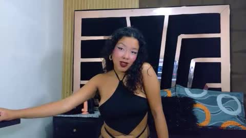 Snapshot of solevanss chatting on 19, 11, 2025 Sol Evans online show from 19, 11, 2025