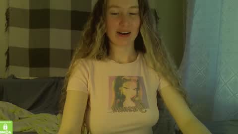 Snapshot of song_to_the_siren chatting on 20, 12, 2024 Mary online show from 20, 12, 2024