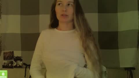 Snapshot of song_to_the_siren chatting on 9, 2, 2025 Mary online show from 9, 2, 2025