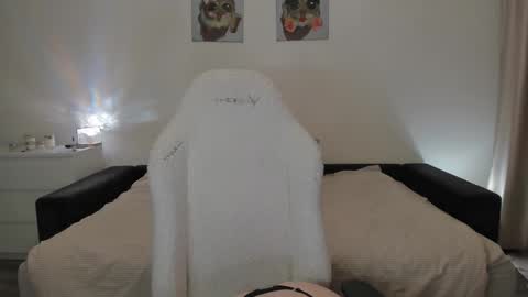 sonia_moon_ online show from 2, 10, 2025