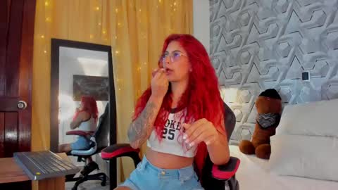 Snapshot of sophi_01 chatting on 24, 10, 2025 sophie online show from 24, 10, 2025