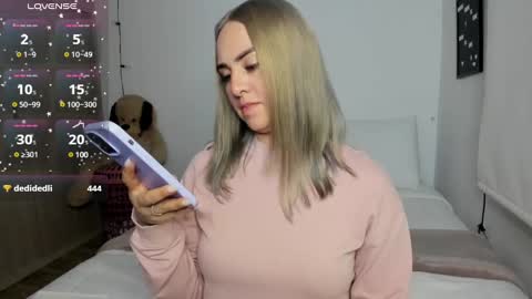 Snapshot of sophi_moreno chatting on 4, 12, 2024 Sofi online show from 4, 12, 2024