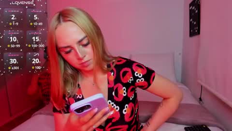 Snapshot of sophi_moreno chatting on 18, 12, 2024 Sofi online show from 18, 12, 2024