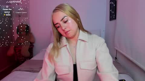 Snapshot of sophi_moreno chatting on 24, 12, 2024 Sofi online show from 24, 12, 2024