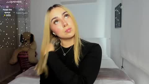 Snapshot of sophi_moreno chatting on 10, 3, 2025 Sofi online show from 10, 3, 2025