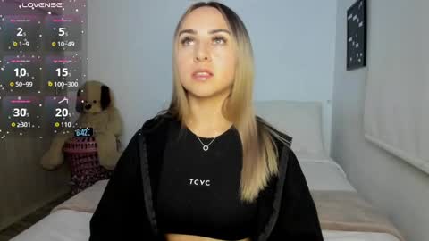 Snapshot of sophi_moreno chatting on 25, 9, 2025 Sofi online show from 25, 9, 2025