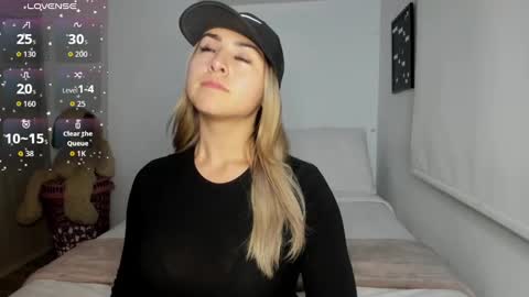 Snapshot of sophi_moreno chatting on 30, 9, 2025 Sofi online show from 30, 9, 2025