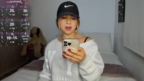 Snapshot of sophi_moreno chatting on 28, 10, 2025 Sofi online show from 28, 10, 2025