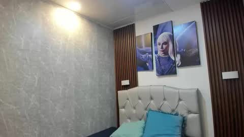 Sophi Thaylorr online show from 10, 10, 2025