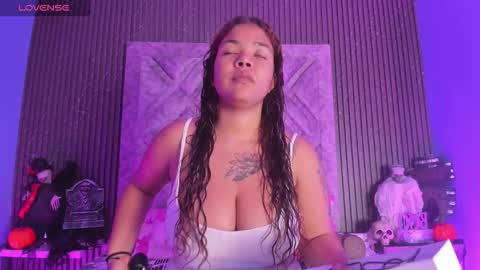 Snapshot of sophia_stonne chatting on 12, 10, 2025 S O P H I A online show from 12, 10, 2025