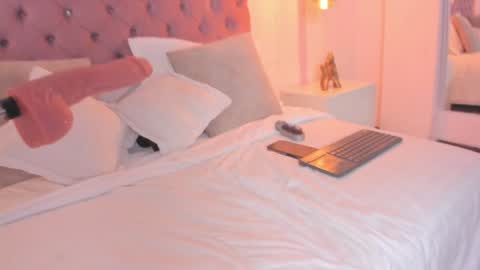 sophia_turneer online show from 4, 1, 2025