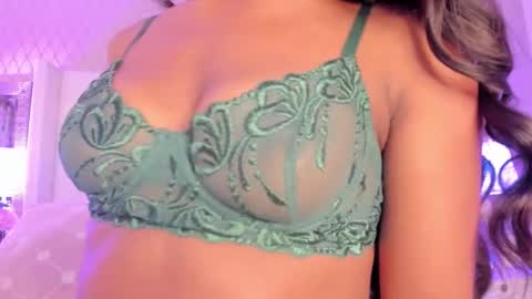 Snapshot of sophiasmiths_ chatting on 28, 9, 2025 SophiaSmiths online show from 28, 9, 2025
