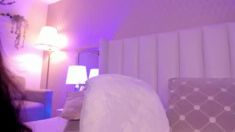 SophiaSmiths online show from 13, 12, 2025