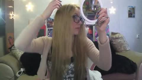 Snapshot of sophiasonata chatting on 23, 10, 2025 SophiaSonata online show from 23, 10, 2025