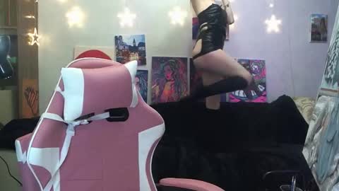 Snapshot of sophiasonata chatting on 4, 11, 2025 SophiaSonata online show from 4, 11, 2025