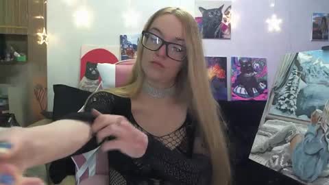 Snapshot of sophiasonata chatting on 10, 11, 2025 SophiaSonata online show from 10, 11, 2025