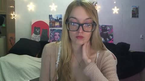 Snapshot of sophiasonata chatting on 18, 12, 2025 SophiaSonata online show from 18, 12, 2025