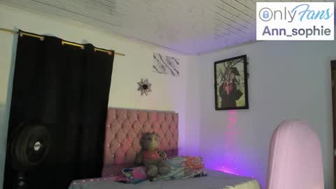 Snapshot of sophie_dolly_ chatting on 17, 10, 2025 sophie doll online show from 17, 10, 2025