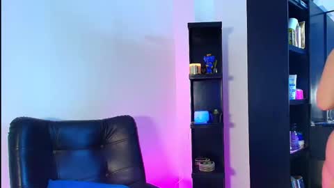 Snapshot of sophie_janner chatting on 3, 3, 2026 SOPHIE JANNER online show from 3, 3, 2026