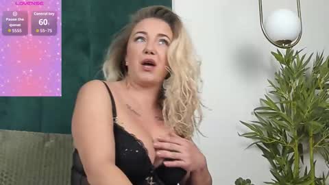 sophie_maeve online show from 15, 10, 2025