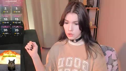 sophie_nomenal_ online show from 19, 9, 2025