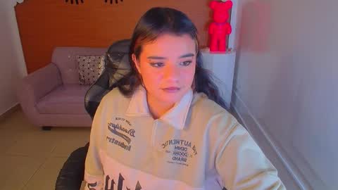 Snapshot of sophie_t_ chatting on 21, 12, 2024 Sofia online show from 21, 12, 2024