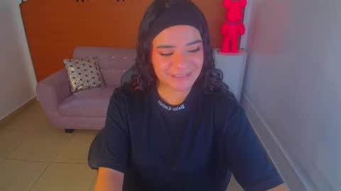 Snapshot of sophie_t_ chatting on 8, 1, 2025 Sofia online show from 8, 1, 2025