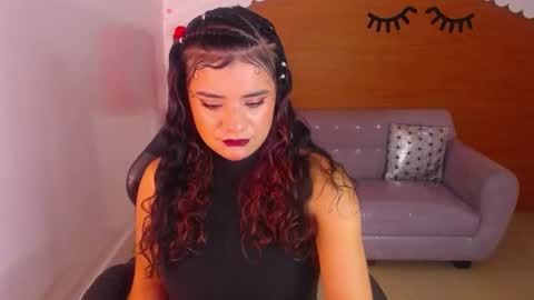 Snapshot of sophie_t_ chatting on 1, 2, 2025 Sofia online show from 1, 2, 2025