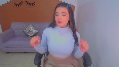 Snapshot of sophie_t_ chatting on 8, 3, 2025 Sofia online show from 8, 3, 2025