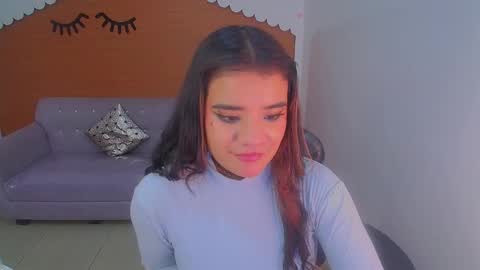 Snapshot of sophie_t_ chatting on 8, 3, 2025 Sofia online show from 8, 3, 2025