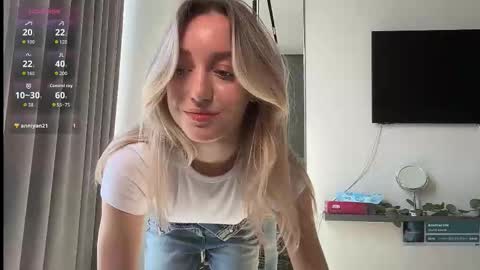 Snapshot of sophiebelll chatting on 25, 10, 2025 sophiebelll online show from 25, 10, 2025