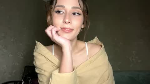 Snapshot of sophiedescoteaux chatting on 6, 10, 2025 Mira online show from 6, 10, 2025