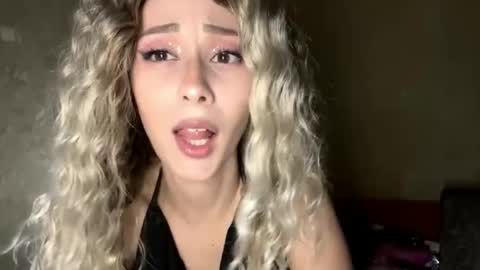 Snapshot of sophiedescoteaux chatting on 14, 10, 2025 Mira online show from 14, 10, 2025