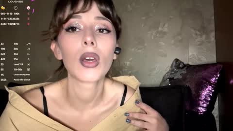 Snapshot of sophiedescoteaux chatting on 21, 10, 2025 Mira online show from 21, 10, 2025