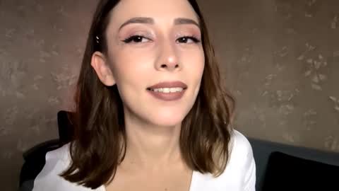 Snapshot of sophiedescoteaux chatting on 23, 10, 2025 Mira online show from 23, 10, 2025