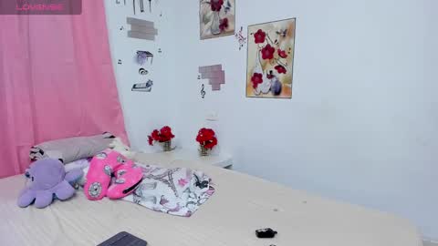 Snapshot of sophieewoods chatting on 17, 12, 2024 Sophie Woods online show from 17, 12, 2024