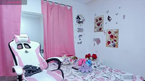 Snapshot of sophieewoods chatting on 28, 12, 2024 Sophie Woods online show from 28, 12, 2024