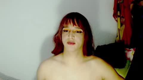 Snapshot of sophiehillsxo chatting on 5, 1, 2025 sophiehillsxo online show from 5, 1, 2025