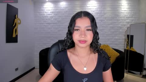 Snapshot of sophiehouston_ chatting on 17, 12, 2025 Sophie Houston online show from 17, 12, 2025