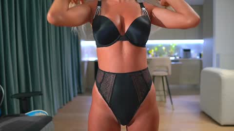 Snapshot of sophiesticate chatting on 29, 9, 2025 online show from 29, 9, 2025