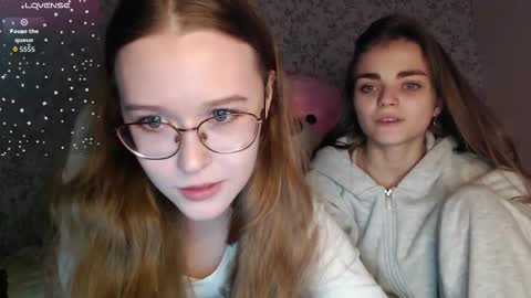 Sophie and my bestie Mandy    online show from 19, 10, 2025