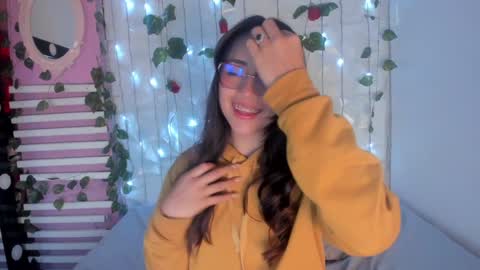 SOPHY ROGERS online show from 4, 1, 2025