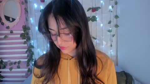 SOPHY ROGERS online show from 4, 1, 2025