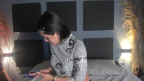 SOPHY ROGERS online show from 6, 2, 2025