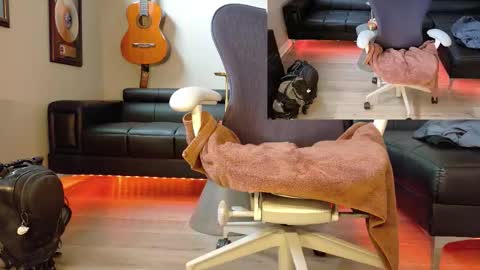 Snapshot of soundingslutslave chatting on 22, 10, 2025 soundingslutslave online show from 22, 10, 2025