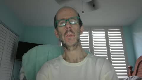 Snapshot of southflaman chatting on 5, 12, 2025 ScorpioKobra online show from 5, 12, 2025